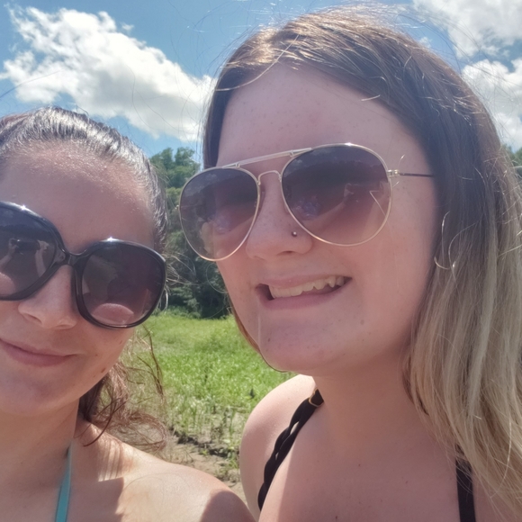 Meet your Posher, Christina - Picture 5 of 8